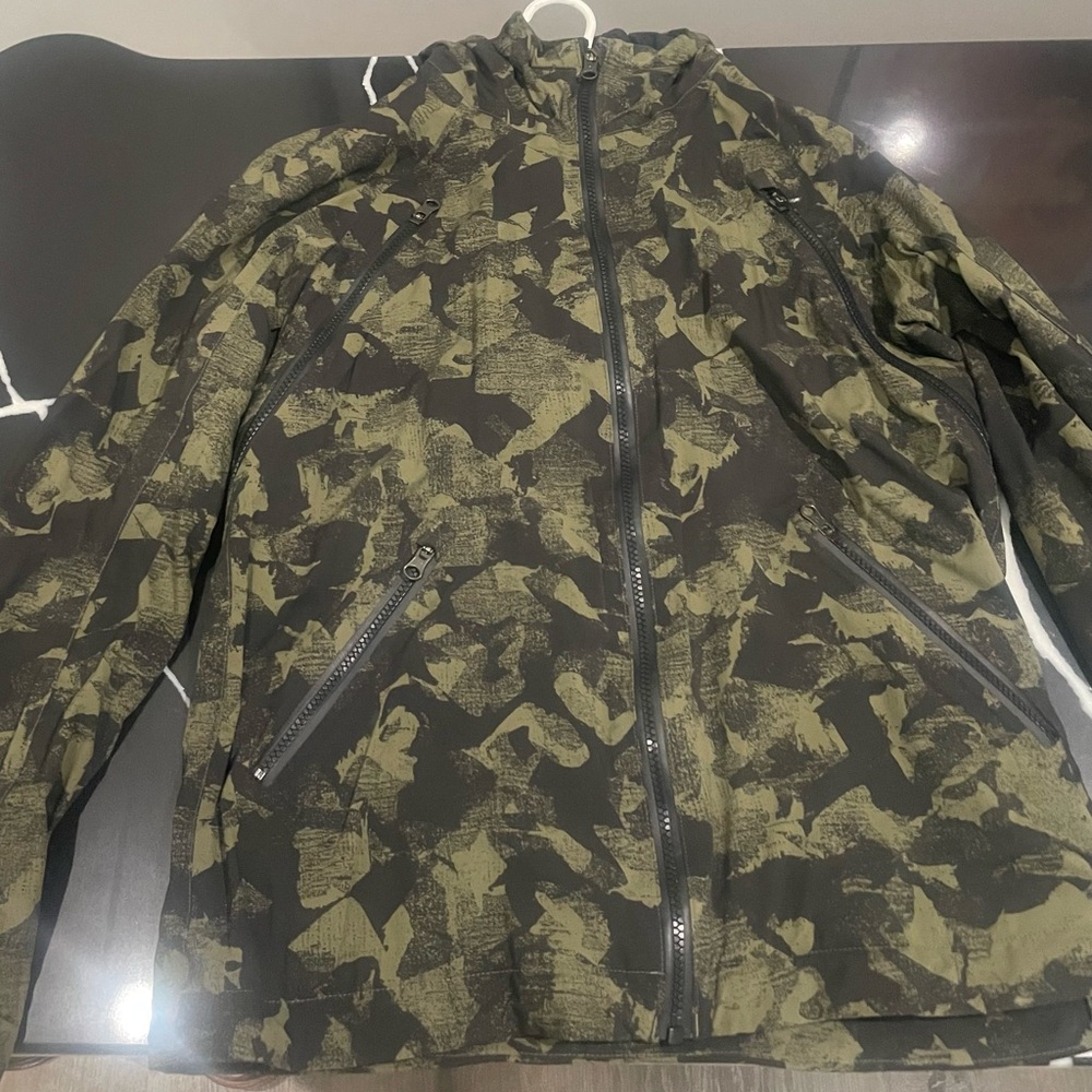 Lululemon windbreaker -M